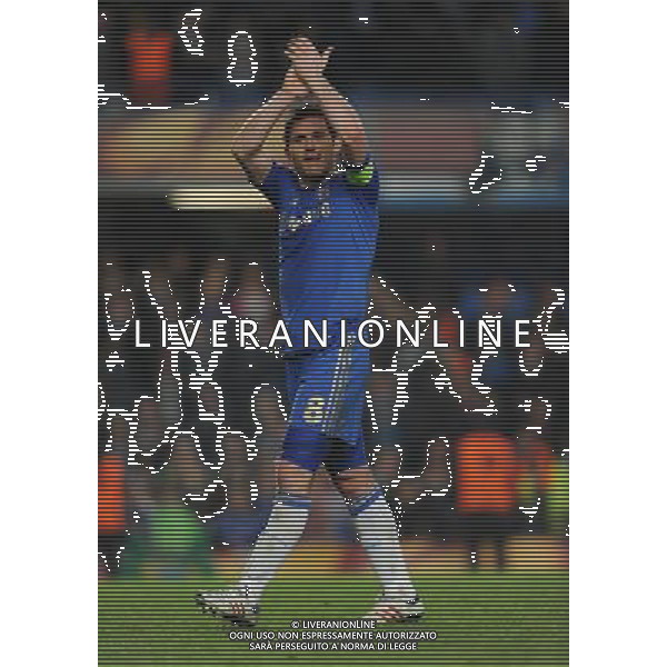 Frank Lampard applauds the fans after the final whistle Chelsea 2012/13 Chelsea V FC Basel (3-1) (5-2) 02/05/13 UEFA Europa League Semi Final Photo: Robin Parker Fotosports International ©photoshot/AGENZIA ALDO LIVERANI SAS - ITALY ONLY - Chelsea - Basilea semifinale di ritorno Europa League 02 maggio 2013