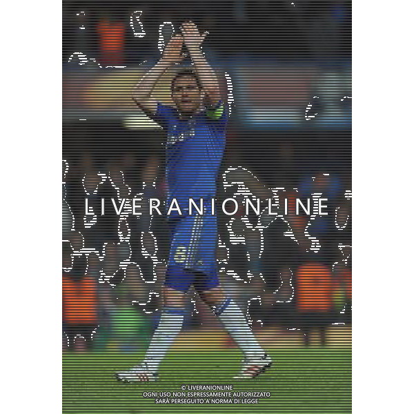 Frank Lampard applauds the fans after the final whistle Chelsea 2012/13 Chelsea V FC Basel (3-1) (5-2) 02/05/13 UEFA Europa League Semi Final Photo: Robin Parker Fotosports International ©photoshot/AGENZIA ALDO LIVERANI SAS - ITALY ONLY - Chelsea - Basilea semifinale di ritorno Europa League 02 maggio 2013