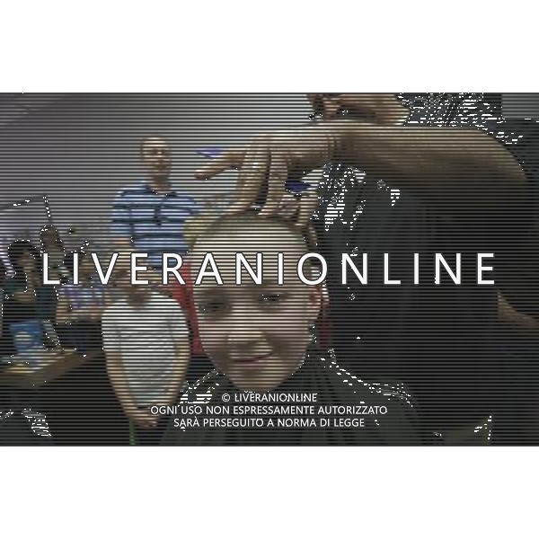 VANCOUVER, 5 maggio 2013 -Dodici coppie di padri e figli si sono tagliati i capelli Sabato per sostenere la causa dei bambini malati di cancro nel corso di un evento di raccolta fondo organizzato da Ospedale Pediatrico BC. (/ Liang Sen) (DZL) ©Photoshot/AGENZIA ALDO LIVERANI SAS-ITALY ONLY - EDITORIAL USE ONLY