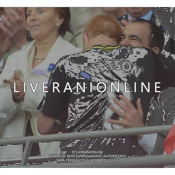 ©Sean Ryan /IPS/Sean Ryan /IPS/MAXPPP - 11/05/2013 ; London ; UK - Wigan Athletic manager Roberto Martinez has words with goal scorer Ben Watson..Manchester City v Wigan Athletic, .English FA Cup Final,.Wembley Stadium. .London. UK. .11/5/13,.photo: Sean Ryan / IPS Photo Agency.. mobile: 07971 400 939.Address: Thatched Cottage,Wretham,.Thetford, Norfolk IP24 1RH .Office tel: 01953 499 403... *** UK OUT *** AG ALDO LIVERANI S A S ONLY ITALY