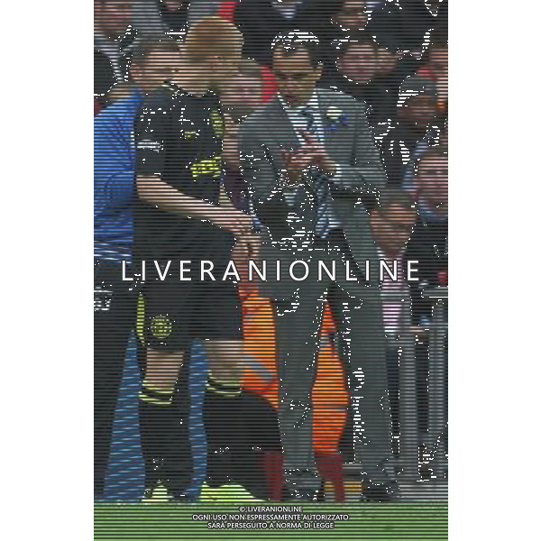 BEN WATSON COMES ON AS SUB GETTING INSTRUCTIONS FROM ROBERTO MARTINEZ MANCHESTER CITY V WIGAN ATHLETIC MANCHESTER CITY V WIGAN ATHLETIC. THE FA CUP FINAL 2013 WEMBLEY STADIUM, LONDON, ENGLAND, UK 11 May 2013 GAR68315 WARNING! This Photograph May Only Be Used For Newspaper And/Or Magazine Editorial Purposes. May Not Be Used For Publications Involving 1 player, 1 Club Or 1 Competition Without Written Authorisation From Football DataCo Ltd. For Any Queries, Please Contact Football DataCo Ltd on +44 (0) 207 864 9121 ©photoshot/AGENZIA ALDO LIVERANI SAS - ITALY ONLY - EDITORIAL USE ONLY