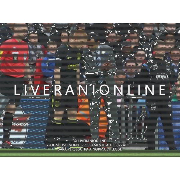 BEN WATSON COMES ON AS SUB GETTING INSTRUCTIONS FROM ROBERTO MARTINEZ MANCHESTER CITY V WIGAN ATHLETIC MANCHESTER CITY V WIGAN ATHLETIC. THE FA CUP FINAL 2013 WEMBLEY STADIUM, LONDON, ENGLAND, UK 11 May 2013 GAR68314 WARNING! This Photograph May Only Be Used For Newspaper And/Or Magazine Editorial Purposes. May Not Be Used For Publications Involving 1 player, 1 Club Or 1 Competition Without Written Authorisation From Football DataCo Ltd. For Any Queries, Please Contact Football DataCo Ltd on +44 (0) 207 864 9121 ©photoshot/AGENZIA ALDO LIVERANI SAS - ITALY ONLY - EDITORIAL USE ONLY