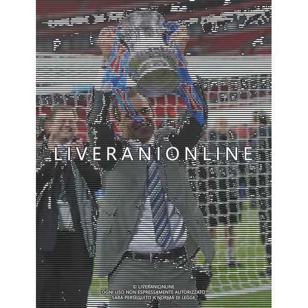 ROBERTO MARTINEZ WITH FA CUP MANCHESTER CITY V WIGAN ATHLETIC MANCHESTER CITY V WIGAN ATHLETIC. THE FA CUP FINAL 2013 WEMBLEY STADIUM, LONDON, ENGLAND, UK 11 May 2013 GAR68263 WARNING! This Photograph May Only Be Used For Newspaper And/Or Magazine Editorial Purposes. May Not Be Used For Publications Involving 1 player, 1 Club Or 1 Competition Without Written Authorisation From Football DataCo Ltd. For Any Queries, Please Contact Football DataCo Ltd on +44 (0) 207 864 9121 ©photoshot/AGENZIA ALDO LIVERANI SAS - ITALY ONLY - EDITORIAL USE ONLY