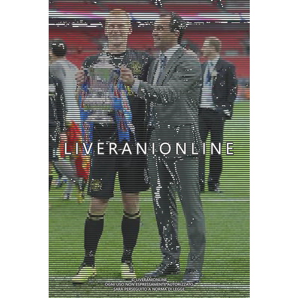 BEN WATSON \' ROBERTO MARTINEZ WITH FA CUP MANCHESTER CITY V WIGAN ATHLETIC MANCHESTER CITY V WIGAN ATHLETIC. THE FA CUP FINAL 2013 WEMBLEY STADIUM, LONDON, ENGLAND, UK 11 May 2013 GAR68259 WARNING! This Photograph May Only Be Used For Newspaper And/Or Magazine Editorial Purposes. May Not Be Used For Publications Involving 1 player, 1 Club Or 1 Competition Without Written Authorisation From Football DataCo Ltd. For Any Queries, Please Contact Football DataCo Ltd on +44 (0) 207 864 9121 ©photoshot/AGENZIA ALDO LIVERANI SAS - ITALY ONLY - EDITORIAL USE ONLY