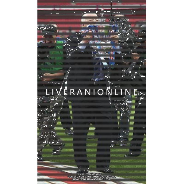 DAVE WHELAN KISSES THE FA CUP MANCHESTER CITY V WIGAN ATHLETIC MANCHESTER CITY V WIGAN ATHLETIC. THE FA CUP FINAL 2013 WEMBLEY STADIUM, LONDON, ENGLAND, UK 11 May 2013 GAR68255 WARNING! This Photograph May Only Be Used For Newspaper And/Or Magazine Editorial Purposes. May Not Be Used For Publications Involving 1 player, 1 Club Or 1 Competition Without Written Authorisation From Football DataCo Ltd. For Any Queries, Please Contact Football DataCo Ltd on +44 (0) 207 864 9121 ©photoshot/AGENZIA ALDO LIVERANI SAS - ITALY ONLY - EDITORIAL USE ONLY