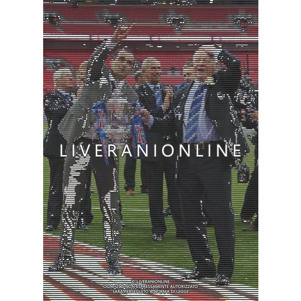 ROBERTO MARTINEZ \' DAVE WHELAN MANCHESTER CITY V WIGAN ATHLETIC MANCHESTER CITY V WIGAN ATHLETIC. THE FA CUP FINAL 2013 WEMBLEY STADIUM, LONDON, ENGLAND, UK 11 May 2013 GAR68254 WARNING! This Photograph May Only Be Used For Newspaper And/Or Magazine Editorial Purposes. May Not Be Used For Publications Involving 1 player, 1 Club Or 1 Competition Without Written Authorisation From Football DataCo Ltd. For Any Queries, Please Contact Football DataCo Ltd on +44 (0) 207 864 9121 ©photoshot/AGENZIA ALDO LIVERANI SAS - ITALY ONLY - EDITORIAL USE ONLY