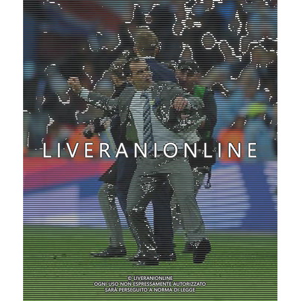 Roberto Martinez Manager Celebrates after the final whistle Wigan Athletic FA Cup Winners 2013 Manchester City V Wigan Athletic (0-1) 11/05/13 FA Cup Final 2013 Photo: Robin Parker Fotosports International ©PHOTOSHOT/AGENZIA ALDO LIVERANI SAS - ITALY ONLY - EDITORIAL USE ONLY