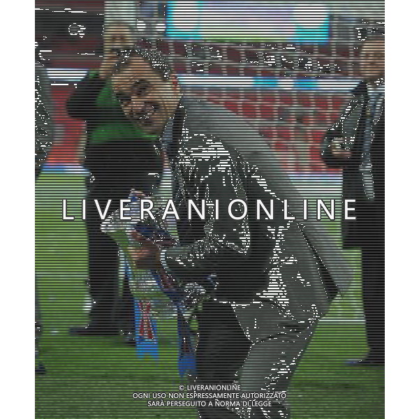 Roberto Martinez Manager Celebrates with the FA Cup Wigan Athletic FA Cup Winners 2013 Manchester City V Wigan Athletic (0-1) 11/05/13 FA Cup Final 2013 Photo: Robin Parker Fotosports International ©PHOTOSHOT/AGENZIA ALDO LIVERANI SAS - ITALY ONLY - EDITORIAL USE ONLY