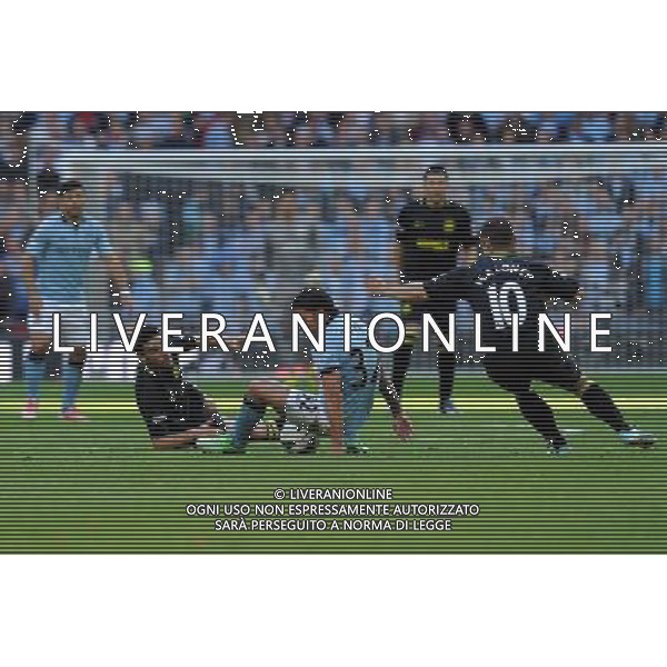 Carlos Tevez Manchester City 2012/13 Jordi Gomez Wigan Athletic Manchester City V Wigan Athletic (0-1) 11/05/13 FA Cup Final Photo: Robin Parker Fotosports International ©PHOTOSHOT/AGENZIA ALDO LIVERANI SAS - ITALY ONLY - EDITORIAL USE ONLY