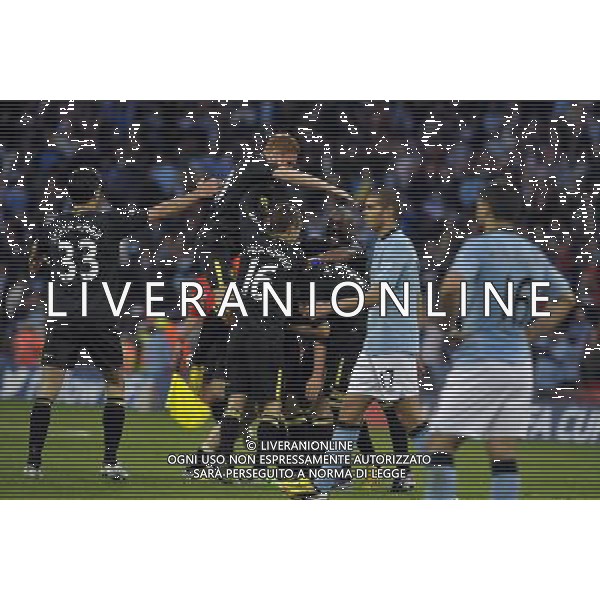 Wembley Stadium Manchester City v Wigan (0-1) FA Cup Final 11/05/2013 Matchwinner Ben Watson and Wigan celebrate as they win the FA Cup Photo: Roger Parker Fotosports International ©PHOTOSHOT/AGENZIA ALDO LIVERANI SAS - ITALY ONLY - EDITORIAL USE ONLY