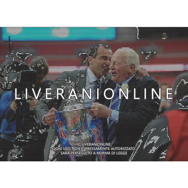 Roberto Martinez Manager and Chairman Dave Whelan Celebrate with the FA Cup Wigan Athletic 2012/13 Manchester City V Wigan Athletic (0-1) 11/05/13 FA Cup Final Photo: Robin Parker Fotosports International ©PHOTOSHOT/AGENZIA ALDO LIVERANI SAS - ITALY ONLY - EDITORIAL USE ONLY