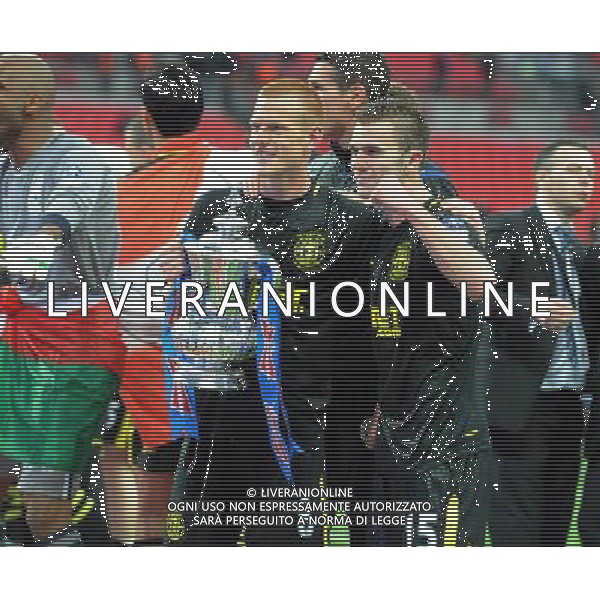 Wembley Stadium Manchester City v Wigan (0-1) FA Cup Final 11/05/2013 Matchwinner Ben Watson and Callum McManaman celebrate as Wigan win the FA Cup Photo: Roger Parker Fotosports International ©PHOTOSHOT/AGENZIA ALDO LIVERANI SAS - ITALY ONLY - EDITORIAL USE ONLY
