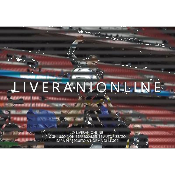 Roberto Martinez Manager Celebrates as Wigan Athlectic Players throw him in the air Wigan Athletic 2012/13 Manchester City V Wigan Athletic (0-1) 11/05/13 FA Cup Final Photo: Robin Parker Fotosports International ©PHOTOSHOT/AGENZIA ALDO LIVERANI SAS - ITALY ONLY - EDITORIAL USE ONLY