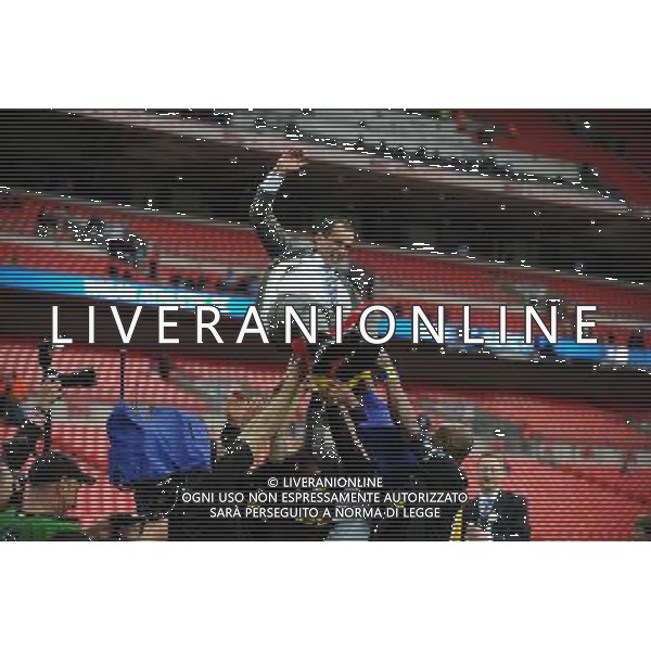 Roberto Martinez Manager Celebrates as Wigan Athlectic Players throw him in the air Wigan Athletic 2012/13 Manchester City V Wigan Athletic (0-1) 11/05/13 FA Cup Final Photo: Robin Parker Fotosports International ©PHOTOSHOT/AGENZIA ALDO LIVERANI SAS - ITALY ONLY - EDITORIAL USE ONLY