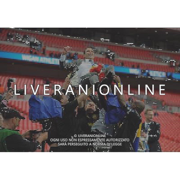 Roberto Martinez Manager Celebrates as Wigan Athlectic Players throw him in the air Wigan Athletic 2012/13 Manchester City V Wigan Athletic (0-1) 11/05/13 FA Cup Final Photo: Robin Parker Fotosports International ©PHOTOSHOT/AGENZIA ALDO LIVERANI SAS - ITALY ONLY - EDITORIAL USE ONLY