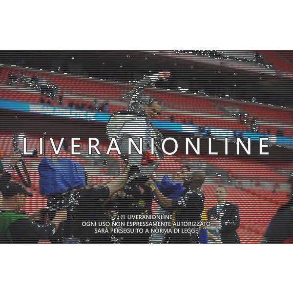 Roberto Martinez Manager Celebrates as Wigan Athlectic Players throw him in the air Wigan Athletic 2012/13 Manchester City V Wigan Athletic (0-1) 11/05/13 FA Cup Final Photo: Robin Parker Fotosports International ©PHOTOSHOT/AGENZIA ALDO LIVERANI SAS - ITALY ONLY - EDITORIAL USE ONLY