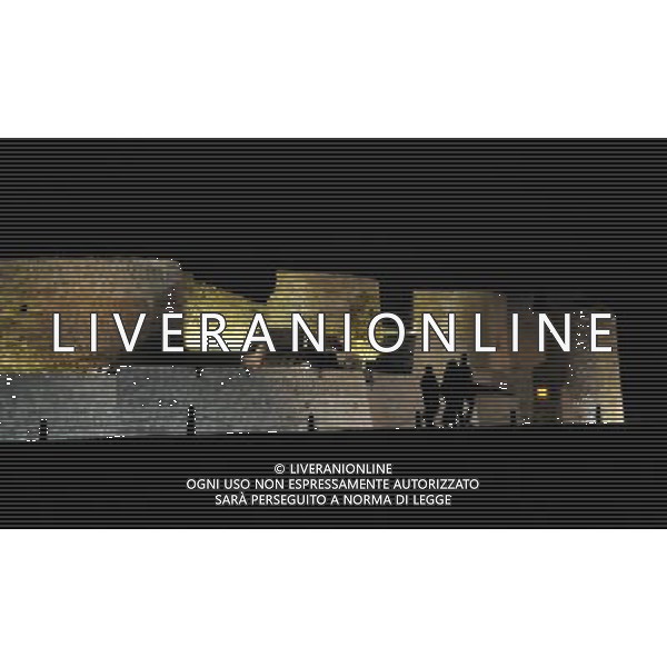 (130513) -- MANAMA, May 13, 2013 () -- Tourists visit Qal\'at al-Bahrain in Manama, Bahrain, May 11, 2013. Qal\'at al-Bahrain is a typical tell-an artificial mound created by many successive layers of human occupation. The strata of the 300 x 600 meters tell testify to continuous human presence from about 2300 BC to the 16th century AD. It was once the capital of the Dilmun civilization and was inscribed as a UNESCO World Heritage Site in 2005. (/Wang Bo) (yc) ©Photoshot/Ag. Aldo Liverani s.a.s.-Only Italy-Editorial Use Only