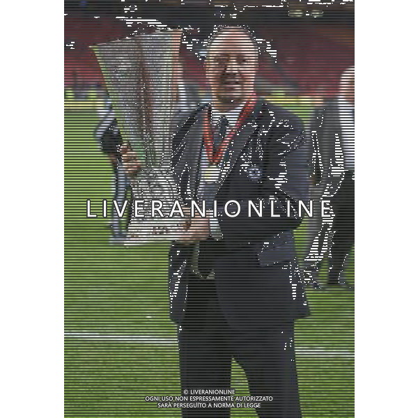 ©Marcello Pozzetti ©IPS/Marcello Pozzetti ©IPS/MAXPPP - 15/05/2013 ; Amsterdam ; UK - Rafa Benitez \'Interim\' Manager of Chelsea celebrates with cup after the final between SL Benfica vs Chelsea FC for the Europa League Final at the ArenA in Amsterdam ( Holland) on 15/05/2013. Picture by Marcello Pozzetti , ©IPS Photo Agency.Thatched Cottage - Wretham - Thetford .Norfolk IP24 1RH - .TEL 01953 499403. -Personal mobile: 07973 308 835 . *** UK OUT *** AG ALDO LIVERANI S A S ONLY ITALY