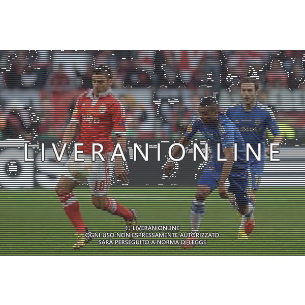 Amsterdam Arena Benfica v Chelsea Europa League Final 15/05/2013 Eduardo Salvio (Benfica) Ashley Cole (Chelsea) Photo: Roger Parker Fotosports International ©PHOTOSHOT/AGENZIA ALDO LIVERANI SAS - ITALY ONLY - EDITORIAL USE ONLY