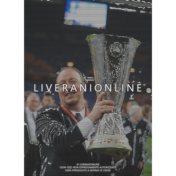 Rafael Benitez Interim Manager Celebrates with the Europa League Cup Chelsea Europa League Final 2013 Benfica V Chelsea (1-2) 15/05/13 UEFA Europa League Final Photo: Robin Parker Fotosports International ©PHOTOSHOT/AGENZIA ALDO LIVERANI SAS - ITALY ONLY - EDITORIAL USE ONLY