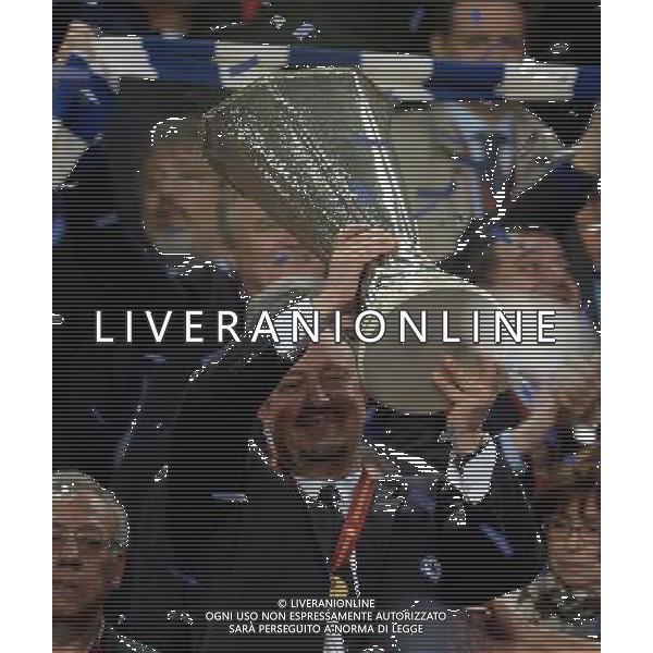 Amsterdam Arena Benfica v Chelsea (1-2) Europa League Final 15/05/2013 Rafa Benirtez Chelsea manger lifts the Europa League Cup in his penultimate game for the club Photo: Roger Parker Fotosports International ©PHOTOSHOT/AGENZIA ALDO LIVERANI SAS - ITALY ONLY - EDITORIAL USE ONLY