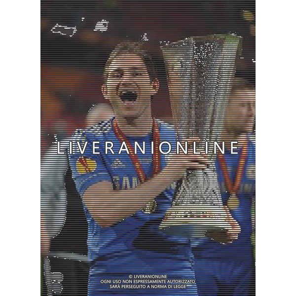 Frank Lampard Celebrates with the Europa League Cup Chelsea Europa League Final 2013 Benfica V Chelsea (1-2) 15/05/13 UEFA Europa League Final Photo: Robin Parker Fotosports International ©PHOTOSHOT/AGENZIA ALDO LIVERANI SAS - ITALY ONLY - EDITORIAL USE ONLY
