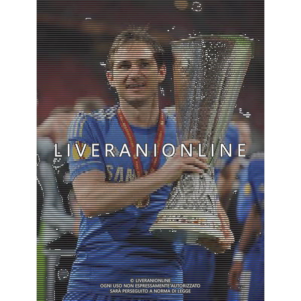 Frank Lampard Celebrates with the Europa League Cup Chelsea Europa League Final 2013 Benfica V Chelsea (1-2) 15/05/13 UEFA Europa League Final Photo: Robin Parker Fotosports International ©PHOTOSHOT/AGENZIA ALDO LIVERANI SAS - ITALY ONLY - EDITORIAL USE ONLY