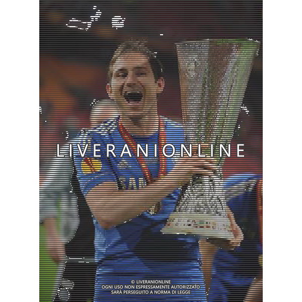 Frank Lampard Celebrates with the Europa League Cup Chelsea Europa League Final 2013 Benfica V Chelsea (1-2) 15/05/13 UEFA Europa League Final Photo: Robin Parker Fotosports International ©PHOTOSHOT/AGENZIA ALDO LIVERANI SAS - ITALY ONLY - EDITORIAL USE ONLY