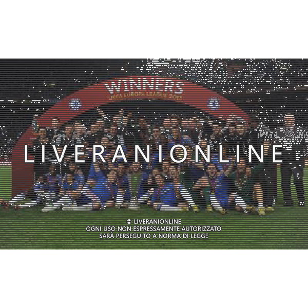 The Chelsea team Celebrate with the Europa League Cup Chelsea Europa League Final 2013 Benfica V Chelsea (1-2) 15/05/13 UEFA Europa League Final Photo: Robin Parker Fotosports International ©PHOTOSHOT/AGENZIA ALDO LIVERANI SAS - ITALY ONLY - EDITORIAL USE ONLY