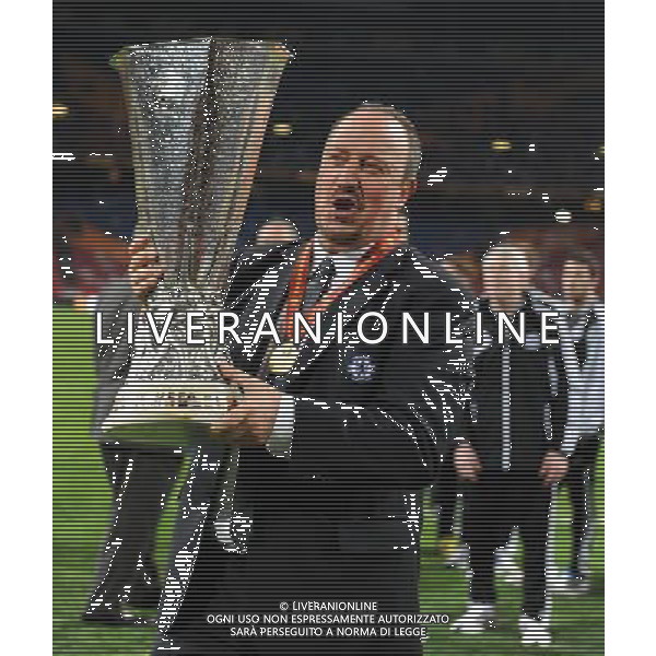 Rafael Benitez Interim Manager Celebrates with the Europa League Cup Chelsea Europa League Final 2013 Benfica V Chelsea (1-2) 15/05/13 UEFA Europa League Final Photo: Robin Parker Fotosports International ©PHOTOSHOT/AGENZIA ALDO LIVERANI SAS - ITALY ONLY - EDITORIAL USE ONLY