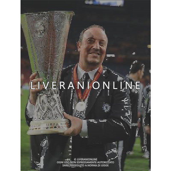 Rafael Benitez Interim Manager Celebrates with the Europa League Cup Chelsea Europa League Final 2013 Benfica V Chelsea (1-2) 15/05/13 UEFA Europa League Final Photo: Robin Parker Fotosports International ©PHOTOSHOT/AGENZIA ALDO LIVERANI SAS - ITALY ONLY - EDITORIAL USE ONLY