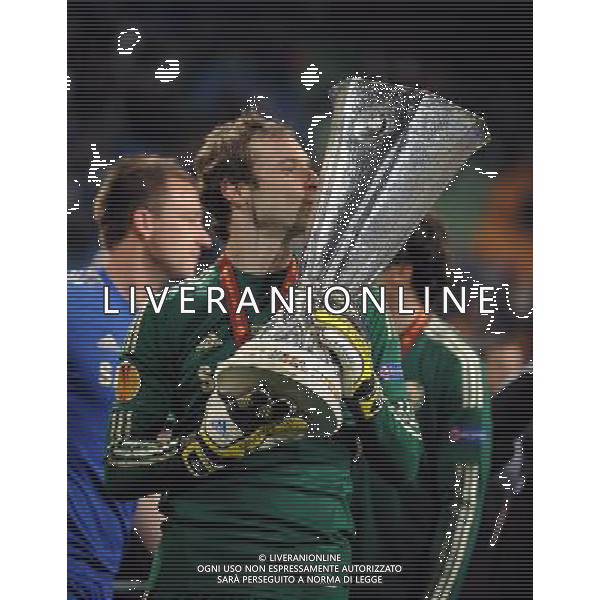 Petr Cech Celebrates with the Europa League Cup Chelsea Europa League Final 2013 Benfica V Chelsea (1-2) 15/05/13 UEFA Europa League Final Photo: Robin Parker Fotosports International ©PHOTOSHOT/AGENZIA ALDO LIVERANI SAS - ITALY ONLY - EDITORIAL USE ONLY