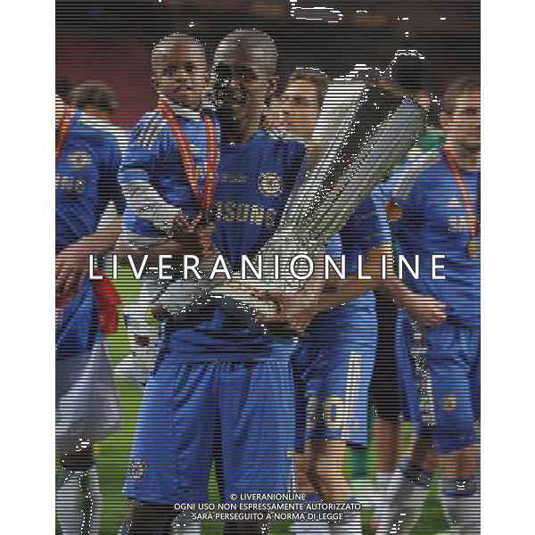 Ramires and his Son Celebrate with the Europa League Cup Chelsea Europa League Final 2013 Benfica V Chelsea (1-2) 15/05/13 UEFA Europa League Final Photo: Robin Parker Fotosports International ©PHOTOSHOT/AGENZIA ALDO LIVERANI SAS - ITALY ONLY - EDITORIAL USE ONLY
