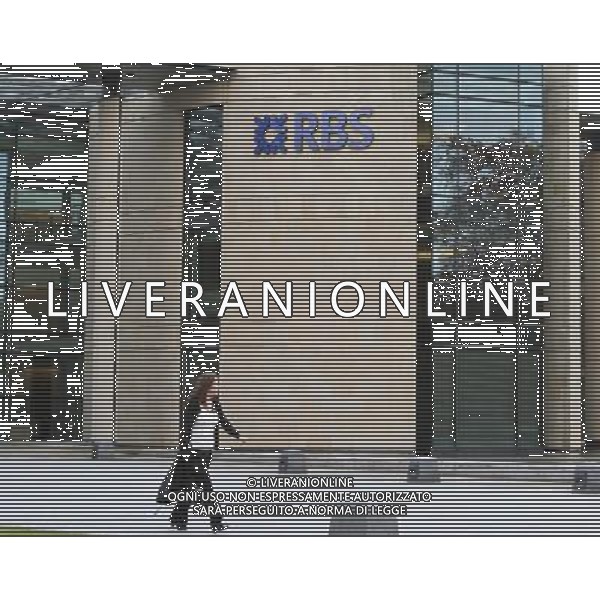 (130516) -- EDINBURGH, May 16, 2013 () -- A woman walks by the headquarters of Royal Bank of Scotland (RBS) in Edinburgh, Scotland, Britain, May 14, 2013. RBS on Thursday announced that it will cut 1,400 jobs over the next two years as part of plans to restructure its retail head office operations in Britain. (/Guo Chunju) ©Photoshot/Ag. Aldo Liverani s.a.s.-Only Italy-Editorial Use Only