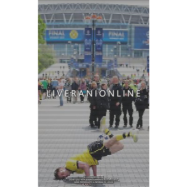 An entertainer in full Borussia Dortmund kit entertains the crowd outside Wembley Stadium ahead of the 2013 Champions League Final (Photo by Chris Vaughan/CameraSport) Football - UEFA Champions League Final - Borussia Dortmund v Bayern Munich - Saturday 25th May 2013 - Wembley - London © CameraSport - 43 Linden Ave. Countesthorpe. Leicester. England. LE8 5PG - Tel: +44 (0) 116 277 4147 - admin@camerasport.com - www.camerasport.com AG ALDO LIVERANI S A S ONLY ITALY