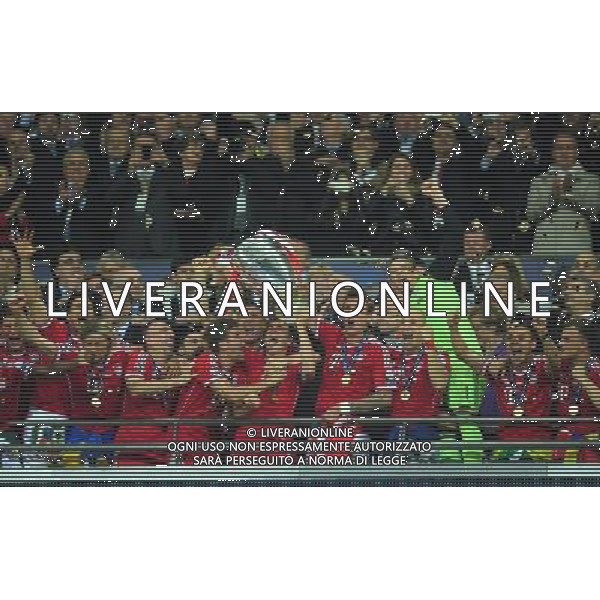 Bayern Munich\'s Philipp Lahm holds the Champions League trophy as he celebrates his team\'s win (Photo by Chris Vaughan/CameraSport) Football - UEFA Champions League Final - Borussia Dortmund v Bayern Munich - Saturday 25th May 2013 - Wembley - London © CameraSport - 43 Linden Ave. Countesthorpe. Leicester. England. LE8 5PG - Tel: +44 (0) 116 277 4147 - admin@camerasport.com - www.camerasport.com AG ALDO LIVERANI S A S ONLY ITALY
