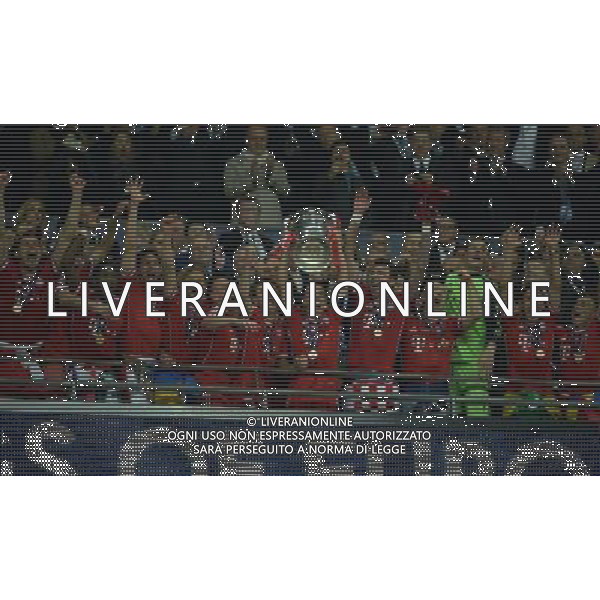 Bayern Munich Team Celebrate with the European Cup. European Champions 2013 Bayern Munich Champions League Final 2013 Borussia Dortmund V Bayern Munich (1-2) 25/05/13 UEFA Champions League Final 2013 at Wembley Stadium Photo: Robin Parker Fotosports International ©PHOTOHSOT/AGENZIA ALDO LIVERANI SAS - ITALY ONLY - Borussia Dortmund - Bayern Monaco UEFA Champions League 2012/2013 Finale Londra - 25.05.2013
