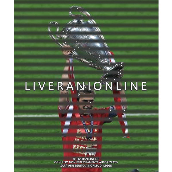 Wembley Stadium Bayern Munich v Borussia Dortmund (2-1) Champions League final 25/05/2013 Captain Philipp Lahm (Bayern) celebrates with Champions League Cup Photo: Roger Parker ©PHOTOHSOT/AGENZIA ALDO LIVERANI SAS - ITALY ONLY - Borussia Dortmund - Bayern Monaco UEFA Champions League 2012/2013 Finale Londra - 25.05.2013