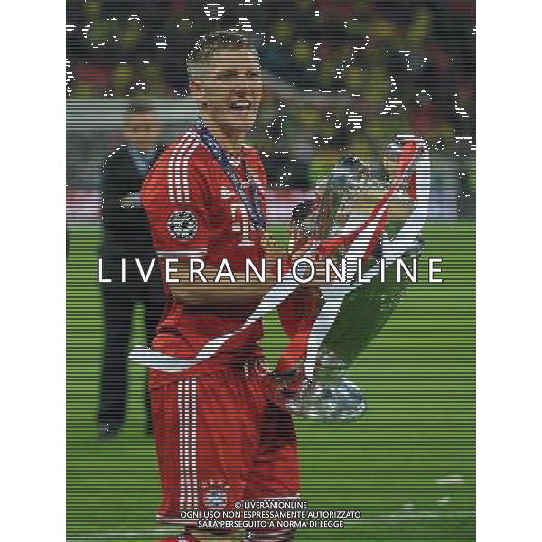 Bastian Schweinsteiger Celebrates with the European Cup Bayern Munich Champions League Final 2013 Borussia Dortmund V Bayern Munich (1-2) 25/05/13 UEFA Champions League Final 2013 at Wembley Stadium Photo: Robin Parker Fotosports International ©PHOTOHSOT/AGENZIA ALDO LIVERANI SAS - ITALY ONLY - Borussia Dortmund - Bayern Monaco UEFA Champions League 2012/2013 Finale Londra - 25.05.2013