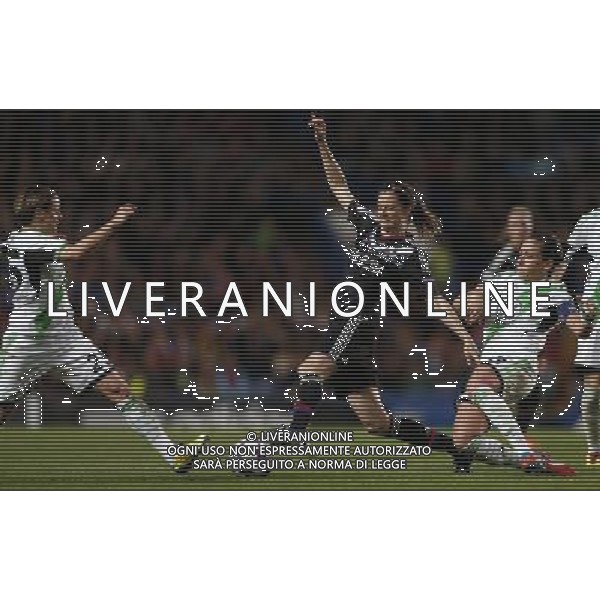 (130524) -- LONDON, May 24, 2013 () -- Wolfsburg\'s Martina Muller (L) vies with Lotta Schelin (C) of Olympique Lyonnais during the UEFA Women\'s Champions League final match in London, Britain, on May 23, 2013. Wolfsburg won the match 1-0 and claimed the title. (/Wang Lili) AG ALDO LIVERANI S A S ONLY ITALY