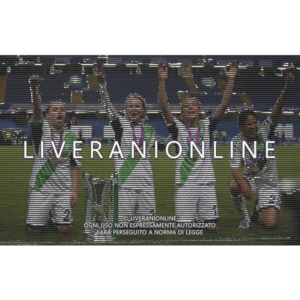 (130524) -- LONDON, May 24, 2013 () -- Wolfsburg\'s players celebrate during the awarding ceremony for the UEFA Women\'s Champions League after the final match between Wolfsburg and Olympique Lyonnais in London, Britain, on May 23, 2013. Wolfsburg won the match 1-0 and claimed the title. (/Wang Lili) AG ALDO LIVERANI S A S ONLY ITALY