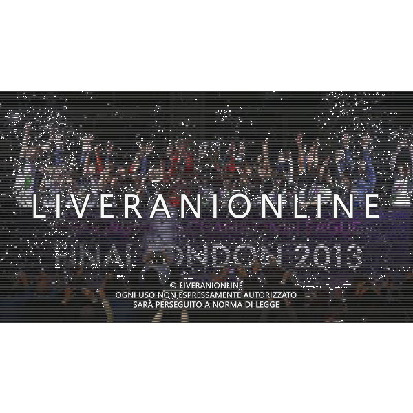 (130524) -- LONDON, May 24, 2013 () -- Wolfsburg\'s captain Nadine Kesler (C) lifts the trophy during the awarding ceremony for the UEFA Women\'s Champions League after the final match between Wolfsburg and Olympique Lyonnais in London, Britain, on May 23, 2013. Wolfsburg won the match 1-0 and claimed the title. (/Wang Lili) AG ALDO LIVERANI S A S ONLY ITALY