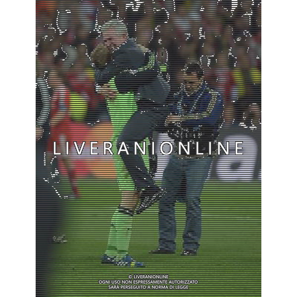 Jupp Heynckes Coach Celebrates Victory with Manuel Neuer Bayern Munich Champions League Final 2013 Borussia Dortmund V Bayern Munich (1-2) 25/05/13 UEFA Champions League Final 2013 at Wembley Stadium Photo: Robin Parker Fotosports International ©Photoshot/AGENZIA ALDO LIVERANI SAS-ITALY ONLY - EDITORIAL USE ONLY
