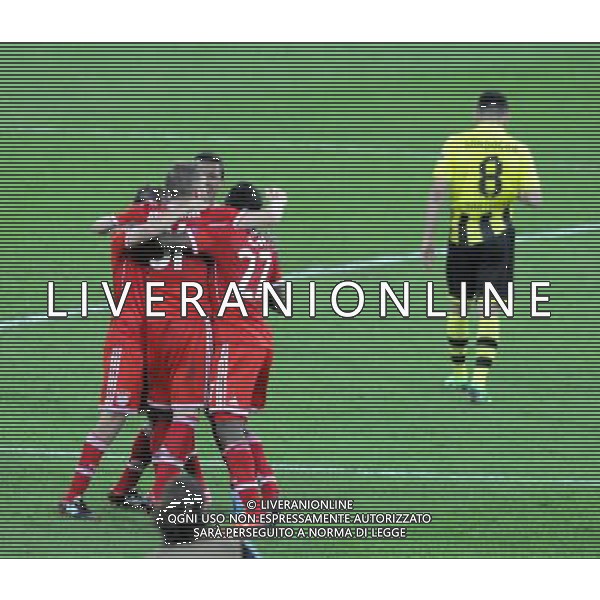 Wembley Stadium Bayern Munich v Borussia Dortmund (2-1) Champions League final 25/05/2013 Bayern Munich celebrate after winning Champions League Cup in front of a distraught Ilkay Gundogan Photo: Roger Parker ©Photoshot/AGENZIA ALDO LIVERANI SAS-ITALY ONLY - EDITORIAL USE ONLY