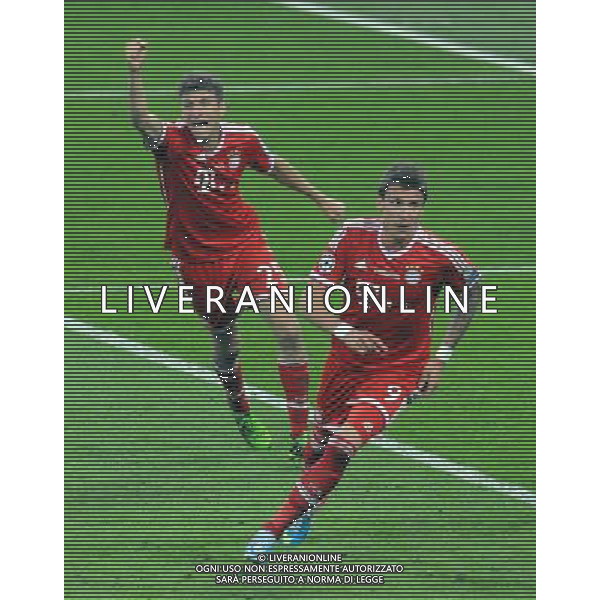 Wembley Stadium Bayern Munich v Borussia Dortmund (2-1) Champions League final 25/05/2013 Mario Mandzukic (Bayern) celebrates first goal with Thomas Muller Photo: Roger Parker ©Photoshot/AGENZIA ALDO LIVERANI SAS-ITALY ONLY - EDITORIAL USE ONLY