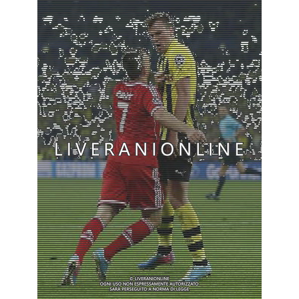 (130526) -- LONDON, May 26, 2013 () -- Franck Ribery of Bayern Munich argues with Kevin Grosskreutz (R) of Borussia Dortmund during the UEFA Champions League final football match at Wembley Stadium in London, Britain on May 25, 2013. Bayern Munich claimed the title with 2-1.(/Wang Lili) ©Photoshot/AGENZIA ALDO LIVERANI SAS-ITALY ONLY - EDITORIAL USE ONLY