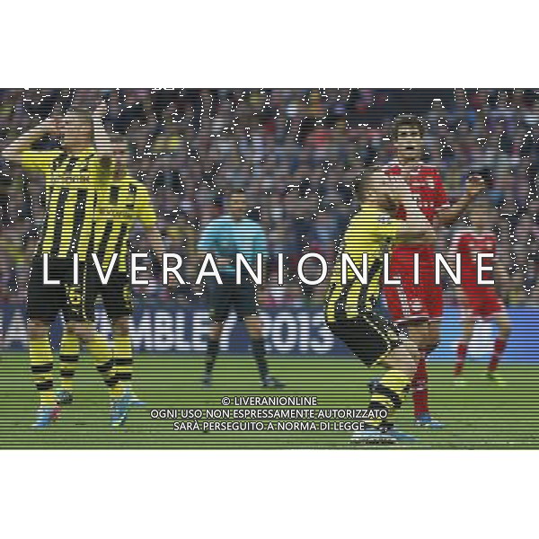 (130526) -- LONDON, May 26, 2013 () -- Players of Borussia Dortmund react after missing a goal during the UEFA Champions League final football match between Borussia Dortmund and Bayern Munich at Wembley Stadium in London, Britain on May 25, 2013. Bayern Munich claimed the title with 2-1.(/Wang Lili) ©Photoshot/AGENZIA ALDO LIVERANI SAS-ITALY ONLY - EDITORIAL USE ONLY