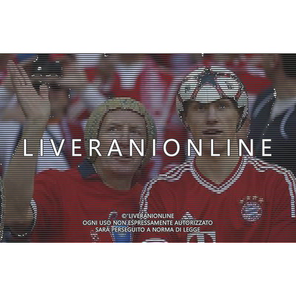 (130526) -- LONDON, May 26, 2013 () -- Fans of Bayern Munich watch the UEFA Champions League final football match between Borussia Dortmund and Bayern Munich at Wembley Stadium in London, Britain on May 25, 2013. Bayern Munich claimed the title with 2-1.(/Wang Lili) ©Photoshot/AGENZIA ALDO LIVERANI SAS-ITALY ONLY - EDITORIAL USE ONLY