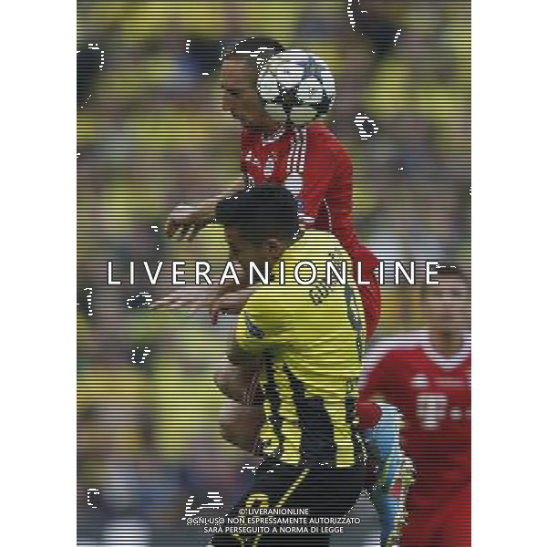 (130526) -- LONDON, May 26, 2013 () -- Franck Ribery (Top) of Bayern Munich vies with Ilkay Gundogan of Borussia Dortmund during the UEFA Champions League final football match at Wembley Stadium in London, Britain on May 25, 2013. Bayern Munich claimed the title with 2-1.(/Wang Lili) ©Photoshot/AGENZIA ALDO LIVERANI SAS-ITALY ONLY - EDITORIAL USE ONLY