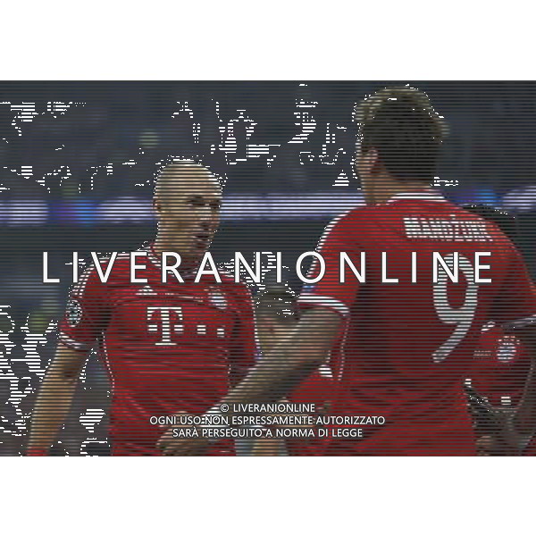 (130526) -- LONDON, May 26, 2013 () -- Mario Mandzukic of Bayern Munich celebrates scoring with Arjen Robben(L) during the UEFA Champions League final football match between Borussia Dortmund and Bayern Munich at Wembley Stadium in London, Britain on May 25, 2013. Bayern Munich claimed the title with 2-1.(/Wang Lili) ©Photoshot/AGENZIA ALDO LIVERANI SAS-ITALY ONLY - EDITORIAL USE ONLY